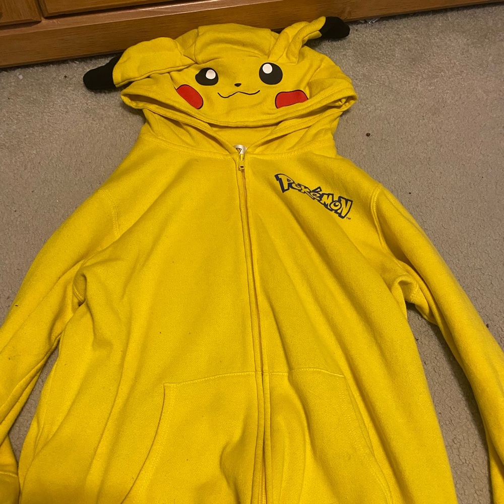 Hot Topic pikachu hoodie